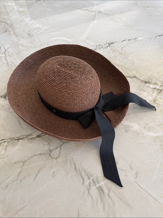 Helen Kaminski Accessories - Helen Kaminski 100% raffia crochet hat